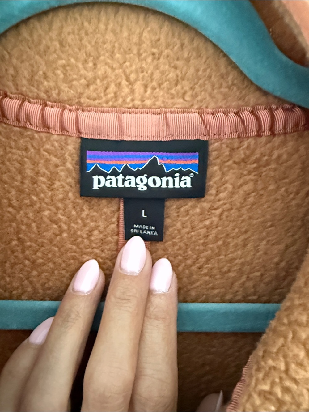 Patagonia Women’s Tan Quarter-Zip Retro Fleece Pullover - Picture 3 of 4